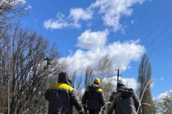 Київщина без світла: шквалистий вітер знеструмив 15 тисяч споживачів