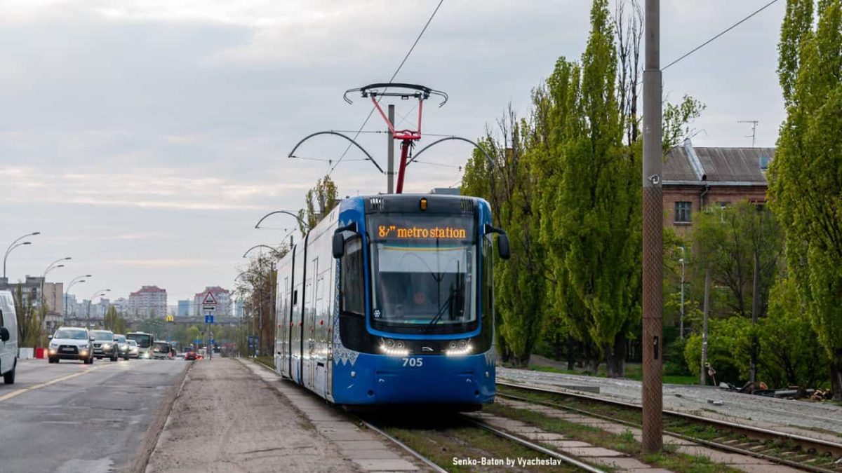 Київ: автобуси заміняють трамваї на Чернігівській