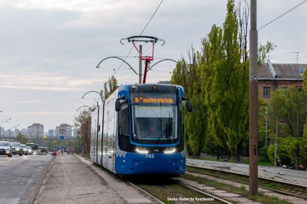 Київ: автобуси заміняють трамваї на Чернігівській