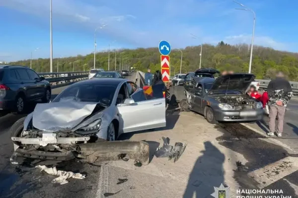 Смертельна аварія на Дарницькому мості: що відомо