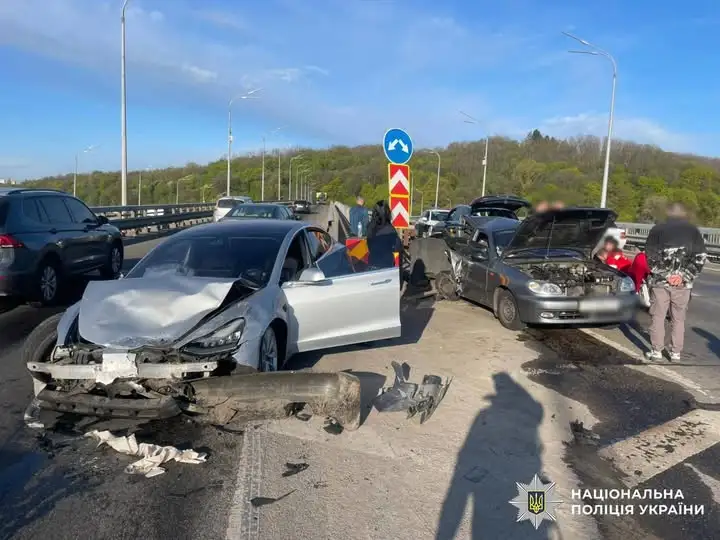 Смертельна аварія на Дарницькому мості: що відомо