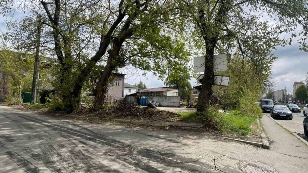 Київ: прокуратура повернула громаді землю на Оболоні