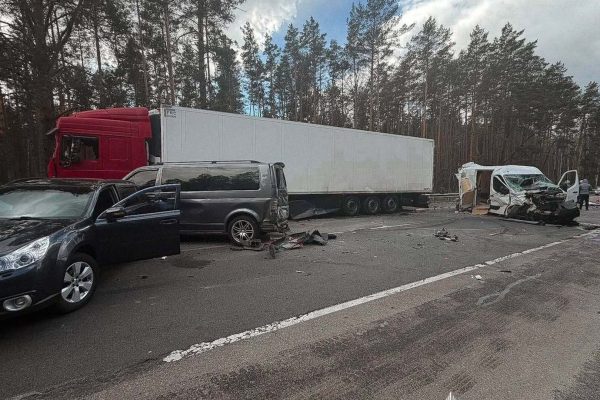 ДТП на Варшавській трасі біля Бородянки: 6 авто, 5 постраждалих