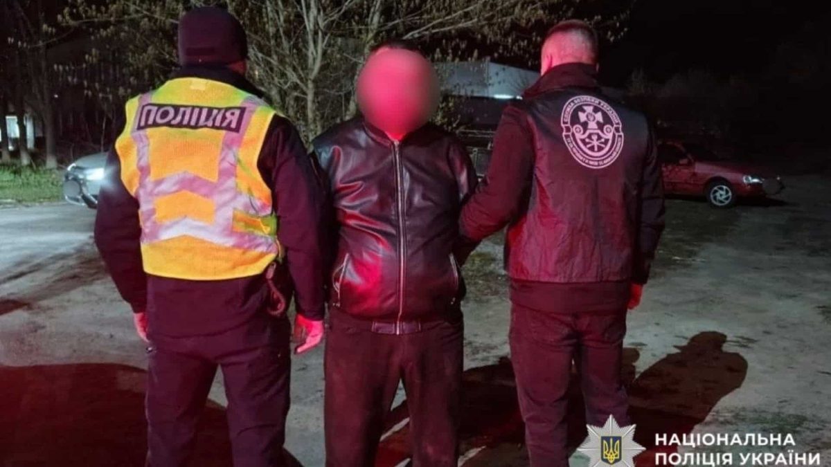 Затримали зловмисника, який переправляв військових за кордон за $25 тис.