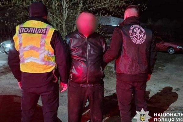 Затримали зловмисника, який переправляв військових за кордон за $25 тис.