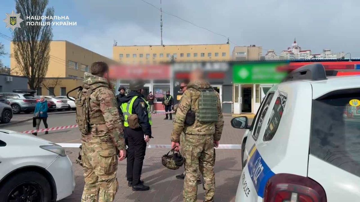 Загроза вибухівкою в аптеці на Оболоні: як розгорталися події в Києві
