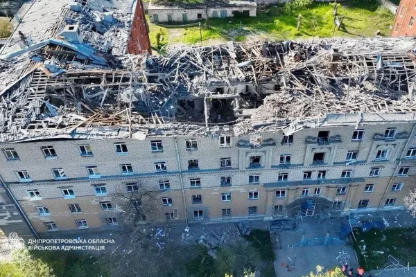 Ворог вдарив по університету в Дніпрі: є жертви та поранені