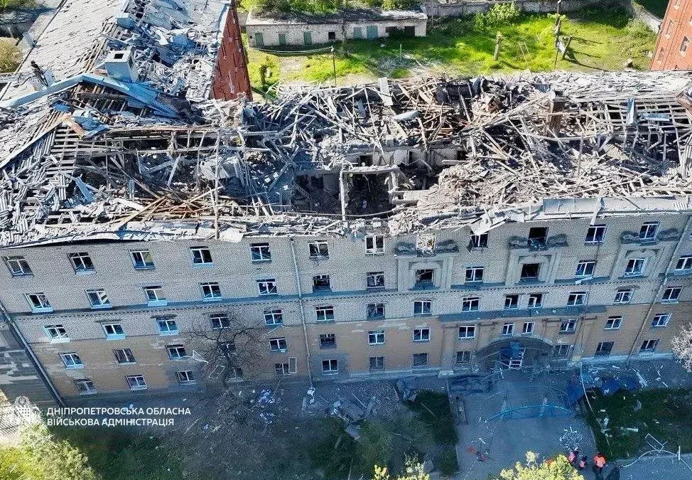 Ворог вдарив по університету в Дніпрі: є жертви та поранені
