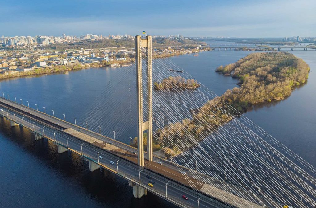 Ремонт на Південному мосту: обмеження руху в Києві з 1 по 4 травня