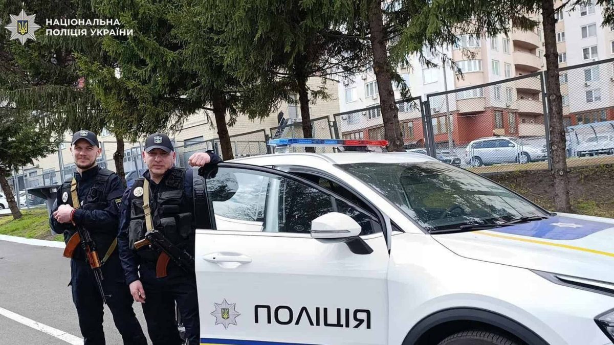 Київ: поліцейські повернулися до служби після атаки в Оболоні