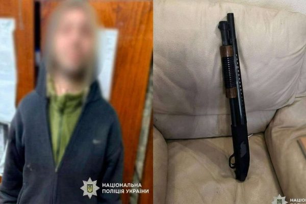 Військовий лякав покупців у Києві з іграшковою рушницею