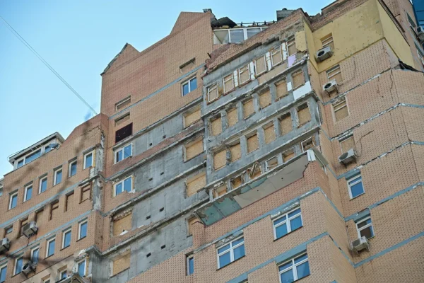 Київ: відновлення будинків після російських атак триває