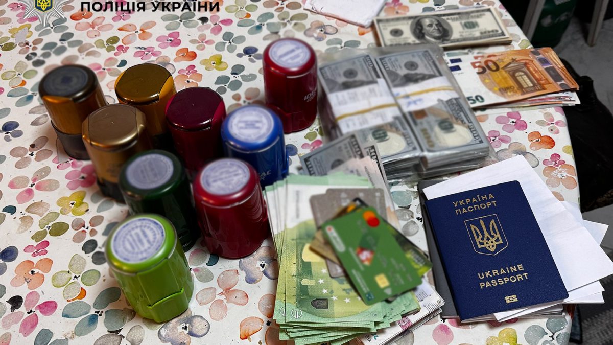 Київ: викрили схему незаконної легалізації іноземців