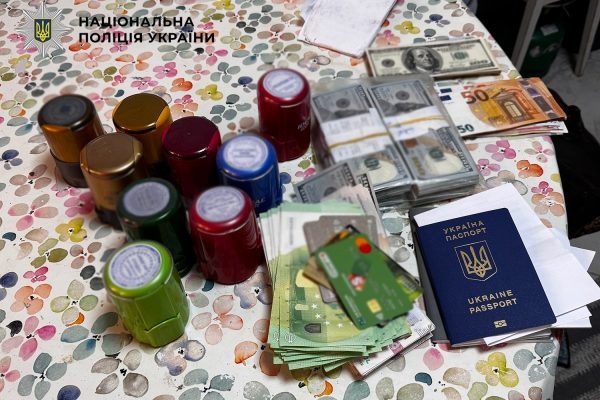 Київ: викрили схему незаконної легалізації іноземців