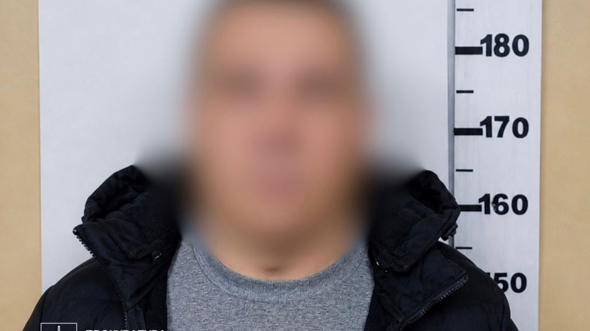 Шахрайство у Києві: як чоловік вивів гроші пенсіонерки через ломбард
