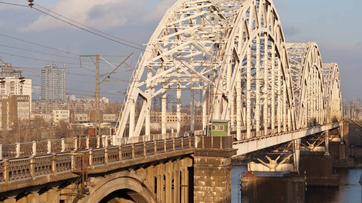 Дарницький міст: хто відповідає за недобудовані з’їзди у Києві
