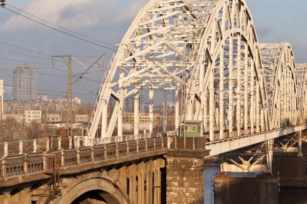 Дарницький міст: хто відповідає за недобудовані з’їзди у Києві