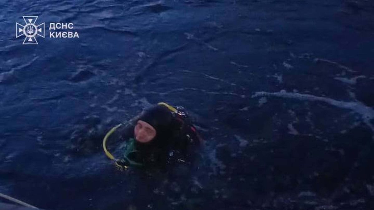 Трагедія у Дніпрі: водолази ДСНС підняли тіло потонулого у Києві