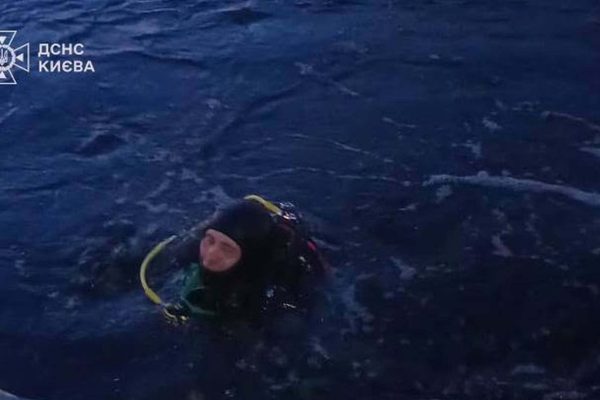 Трагедія у Дніпрі: водолази ДСНС підняли тіло потонулого у Києві
