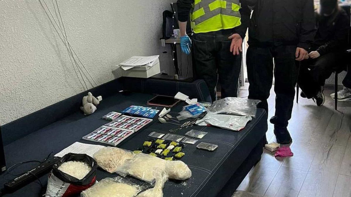 Поліція Києва викрила студентську пару, що продавала наркотики на 3 млн грн