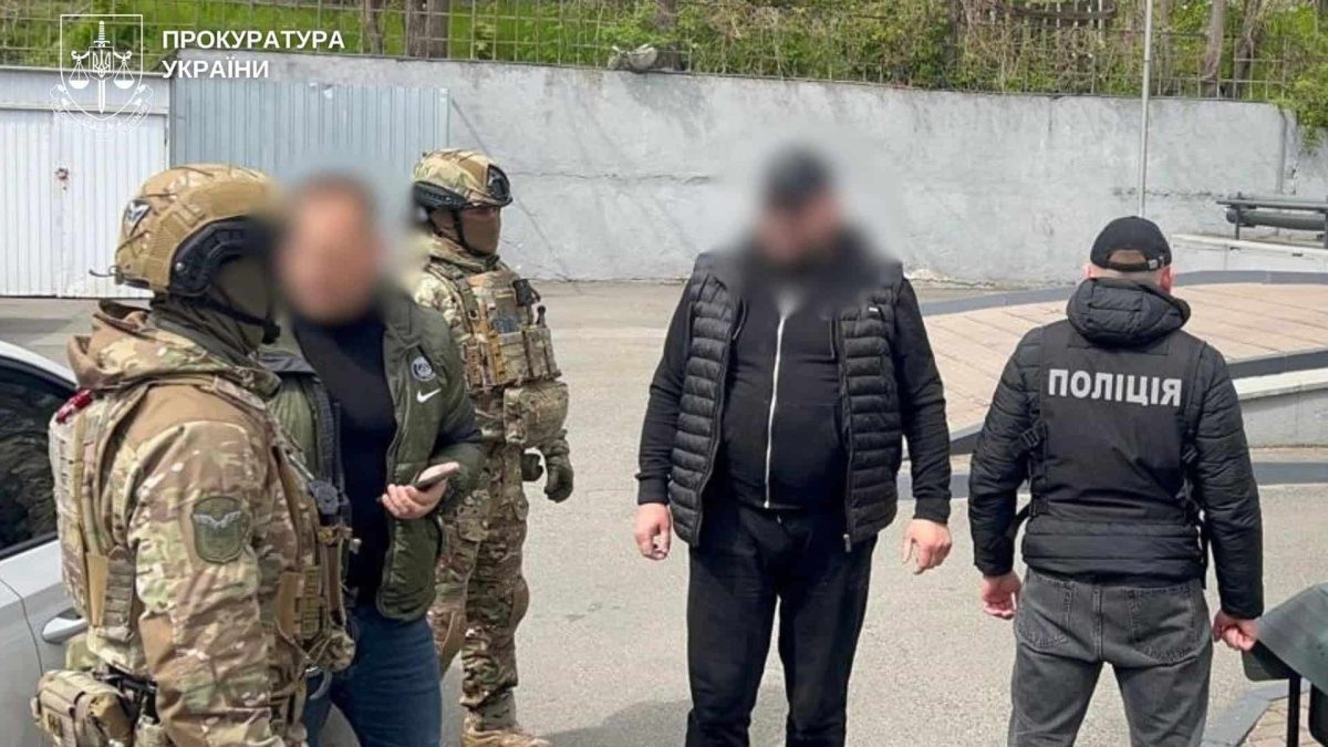 Киянина затримали за хабар у 23 тисячі доларів за переправлення через кордон