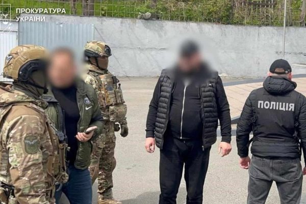 Киянина затримали за хабар у 23 тисячі доларів за переправлення через кордон