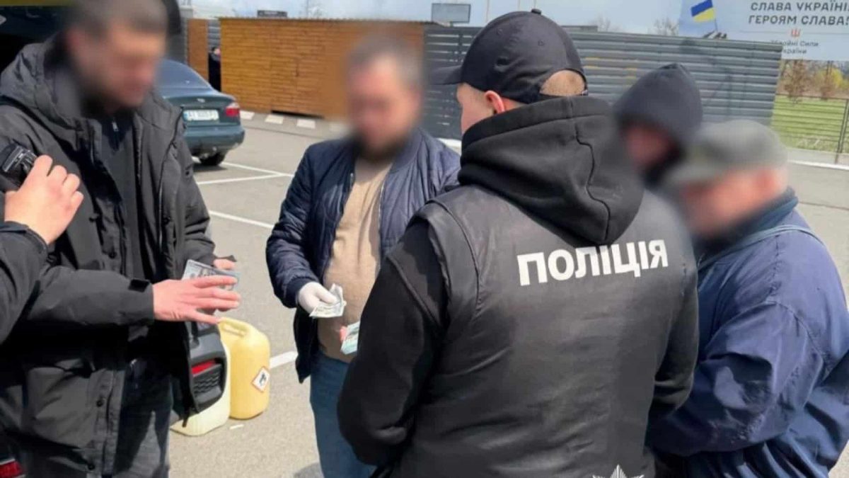 Керівника лісництва Київщини затримали за хабар у $27 000