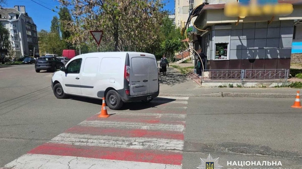 ДТП у Броварах: 45-річний водій збив 66-річну жінку на тротуарі
