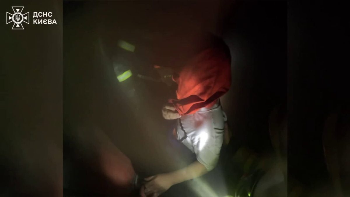 Пожежа у Києві: врятували 10 осіб на вулиці Якуба Коласа
