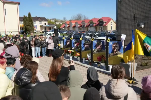 У Києві вшанують пам’ять загиблих захисників: відкрили Стели пам’яті