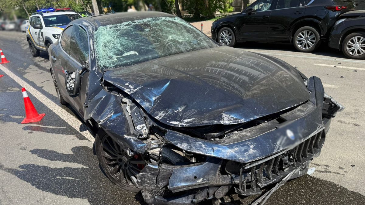 П’яний водій Maserati спричинив аварію в Києві