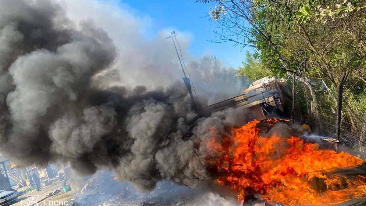 Пожежа у Києві: горіли шини на Закревського