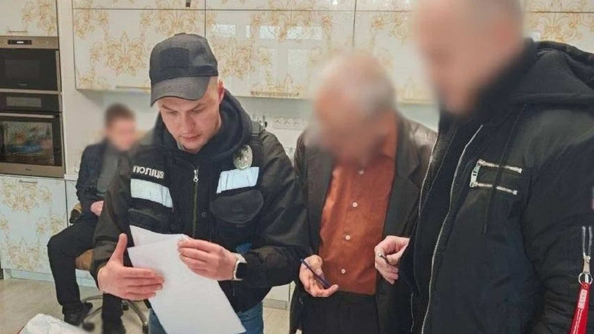 Київ: шахрай видавався за СБУ і обібрав пенсіонерів на 3 млн грн
