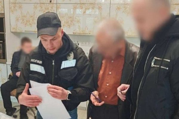 Київ: шахрай видавався за СБУ і обібрав пенсіонерів на 3 млн грн