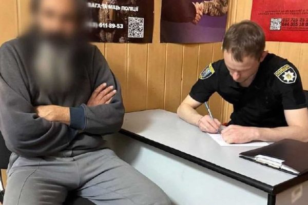 Голий чоловік прогулювався Хрещатиком: поліція склала протокол