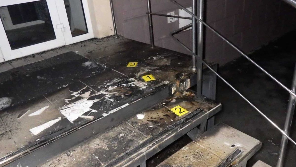 Псевдоправоохоронці змусили 21-річного киянина підпалити банк у Києві