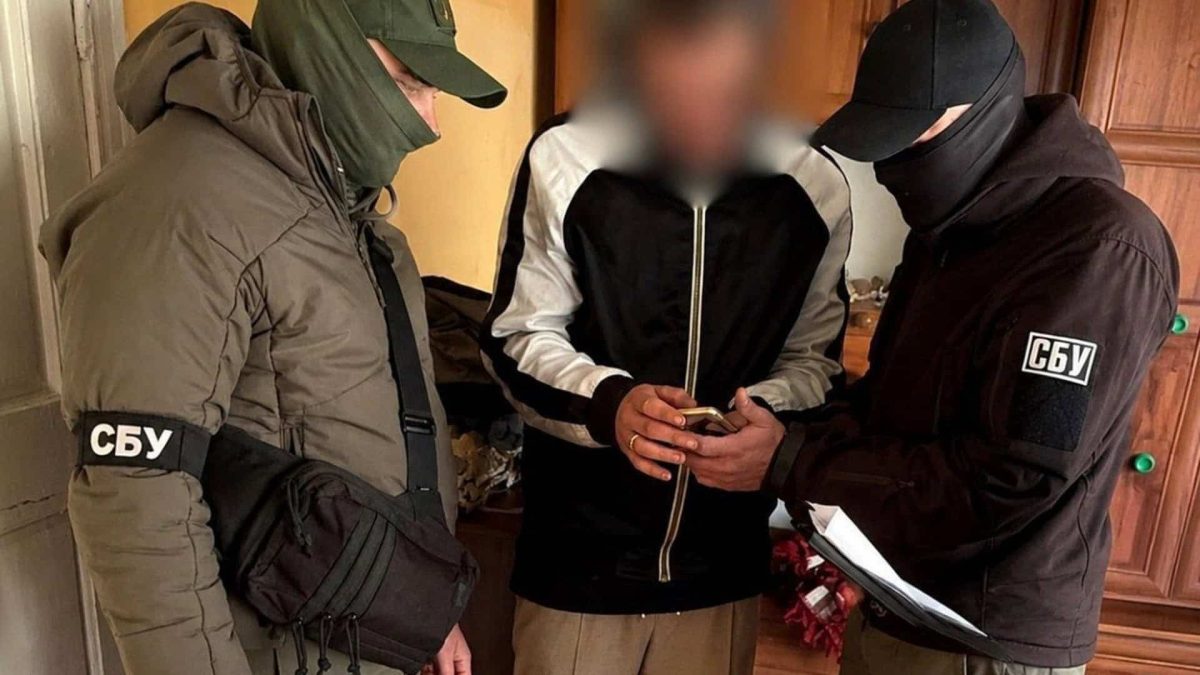 Киянина підозрюють у замовленні підпалів авто військових