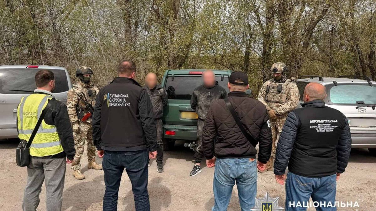 На Бучанщині викрили схему продажу авто з гуманітарної допомоги ЗСУ