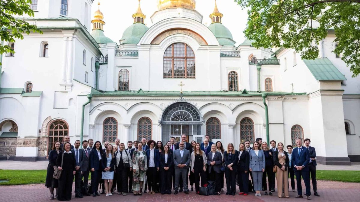 Київ став центром євроінтеграції: робоча група ЄС провела брифінг у Софії Київській