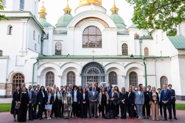 Київ став центром євроінтеграції: робоча група ЄС провела брифінг у Софії Київській